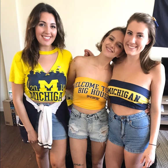 MEET YOUR POSHER!! - Picture 3 of 8